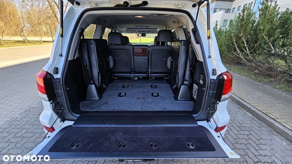 Lexus LX 570 Omotenashi - 11