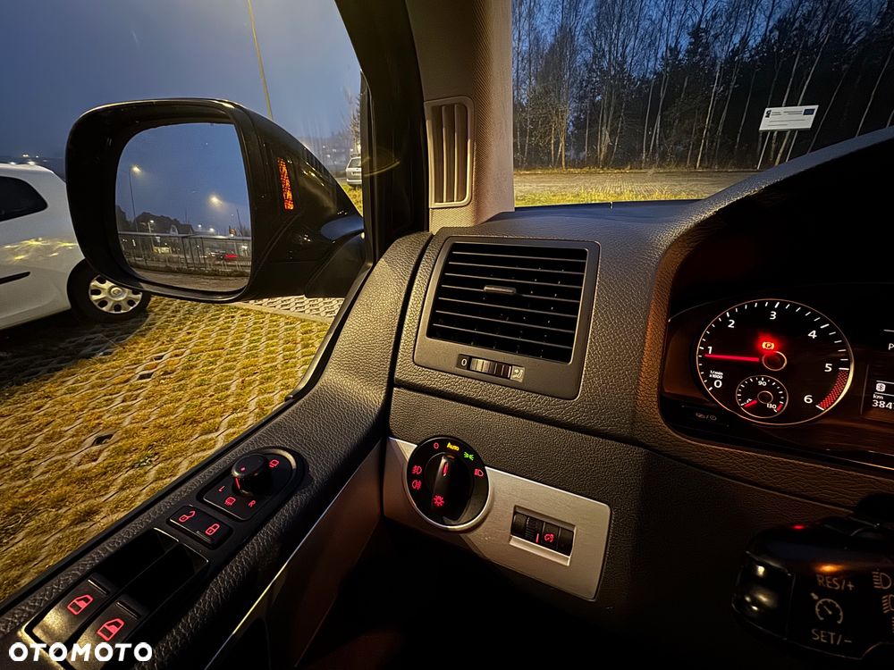 Volkswagen Multivan - 5