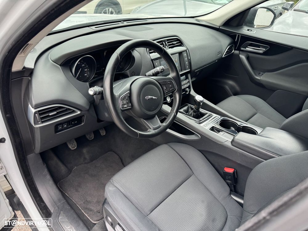 Jaguar F-Pace 2.0 i4D Pure - 9
