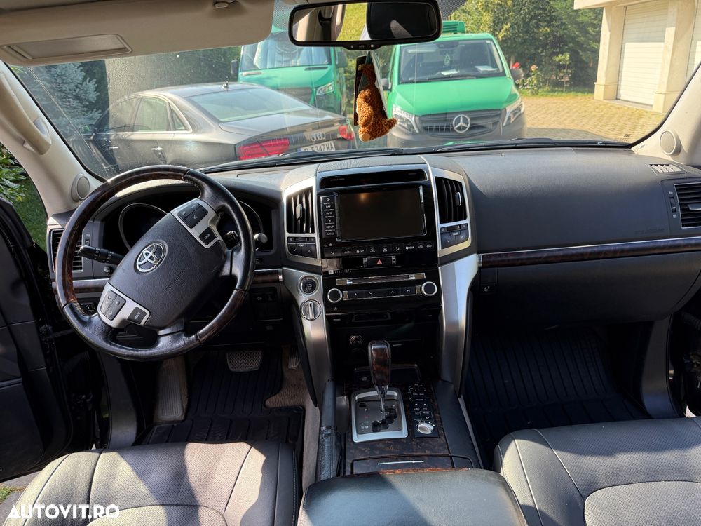 Toyota Land Cruiser 250 - 12