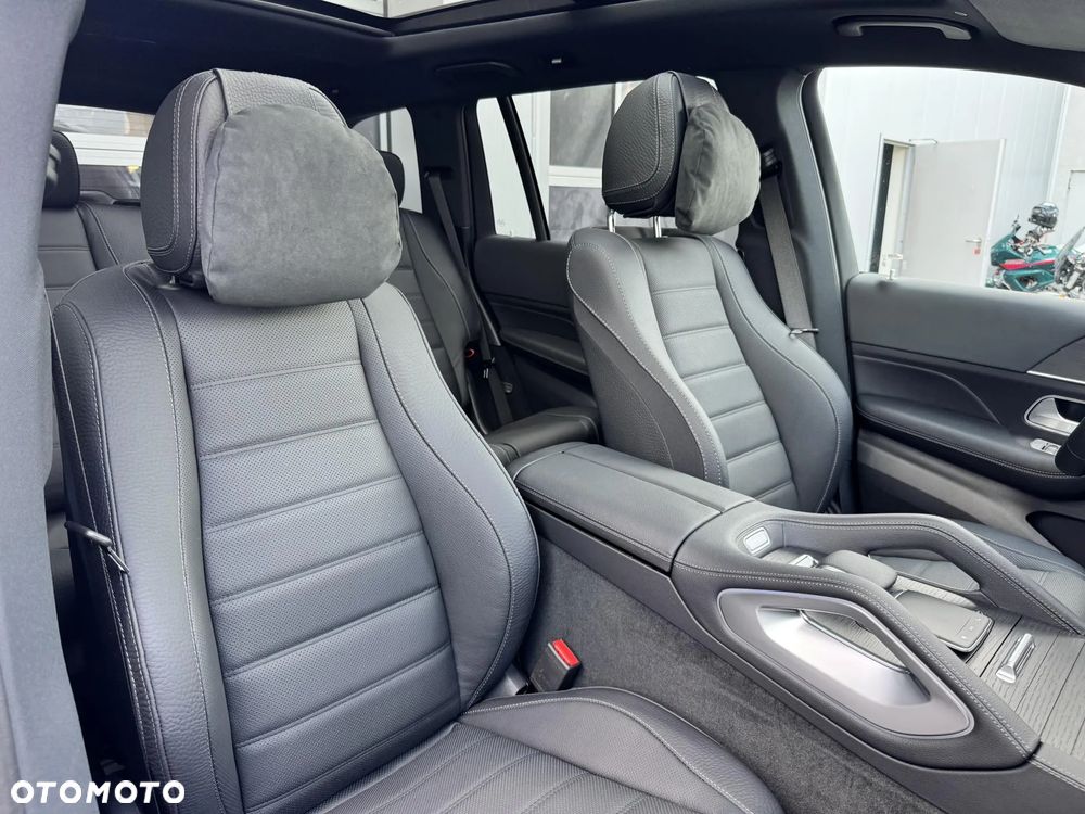 Mercedes-Benz GLS - 12