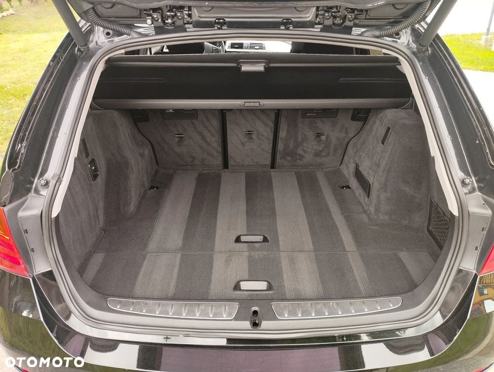 BMW Seria 3 320i Touring - 31