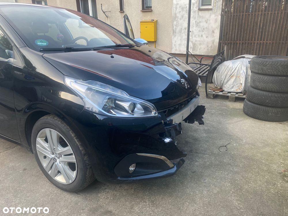 Peugeot 208 - 16