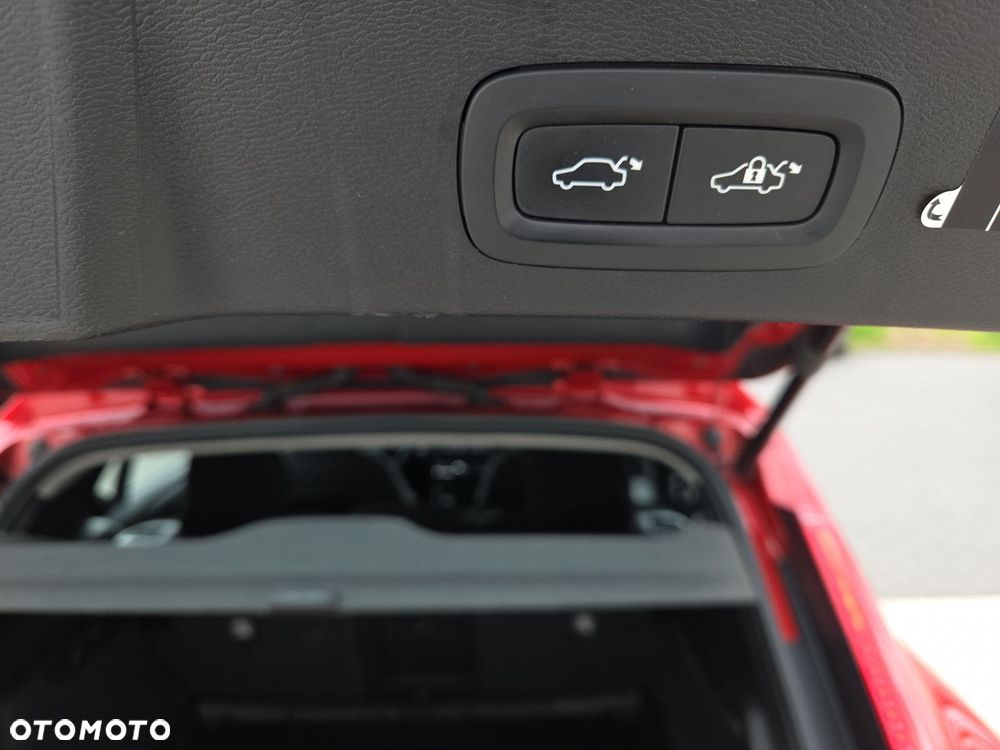 Volvo XC 40 T3 Momentum Pro - 26