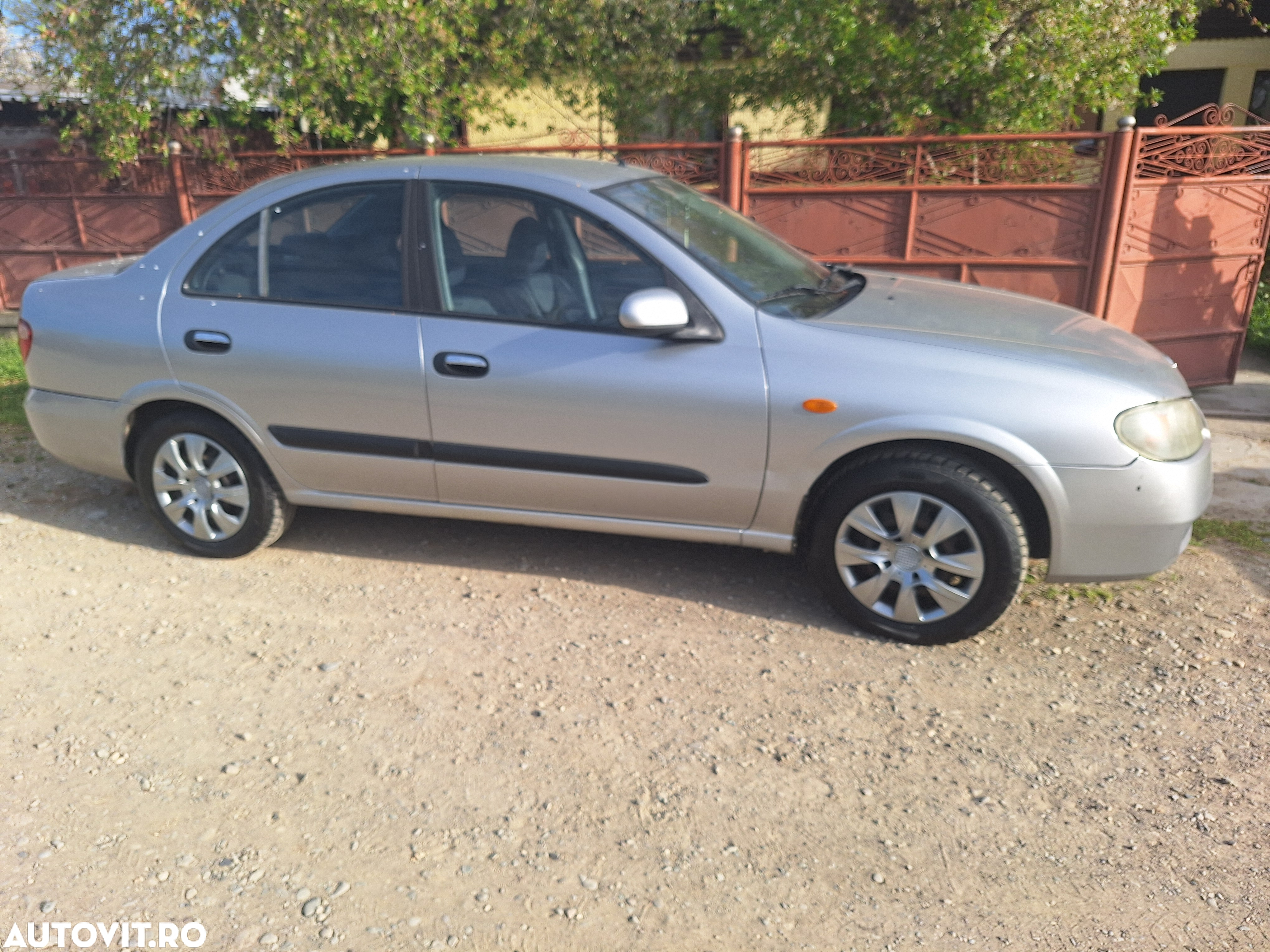 Nissan Almera - 4