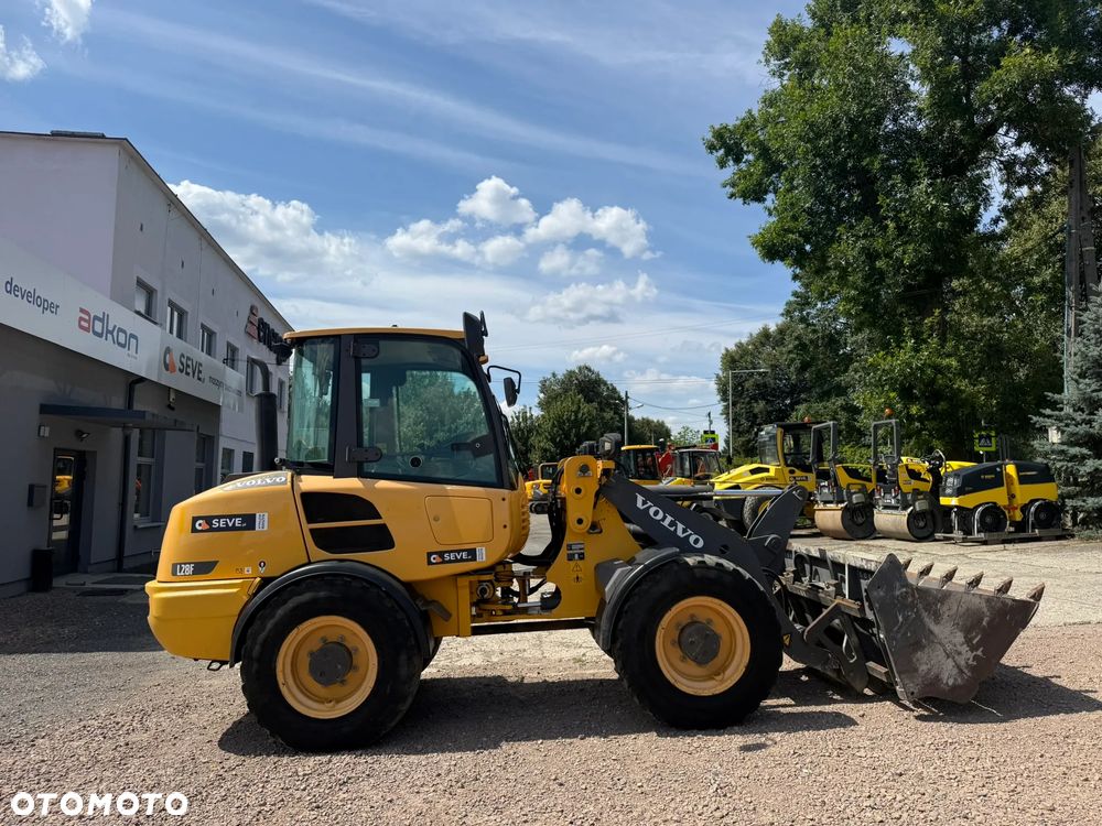Volvo L 28 F - 8