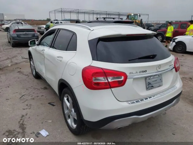 Mercedes-Benz GLA - 6