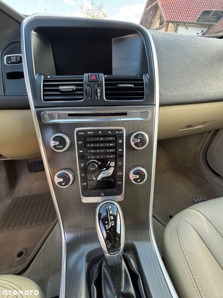 Volvo XC 60 B5 B AWD Essential - 26