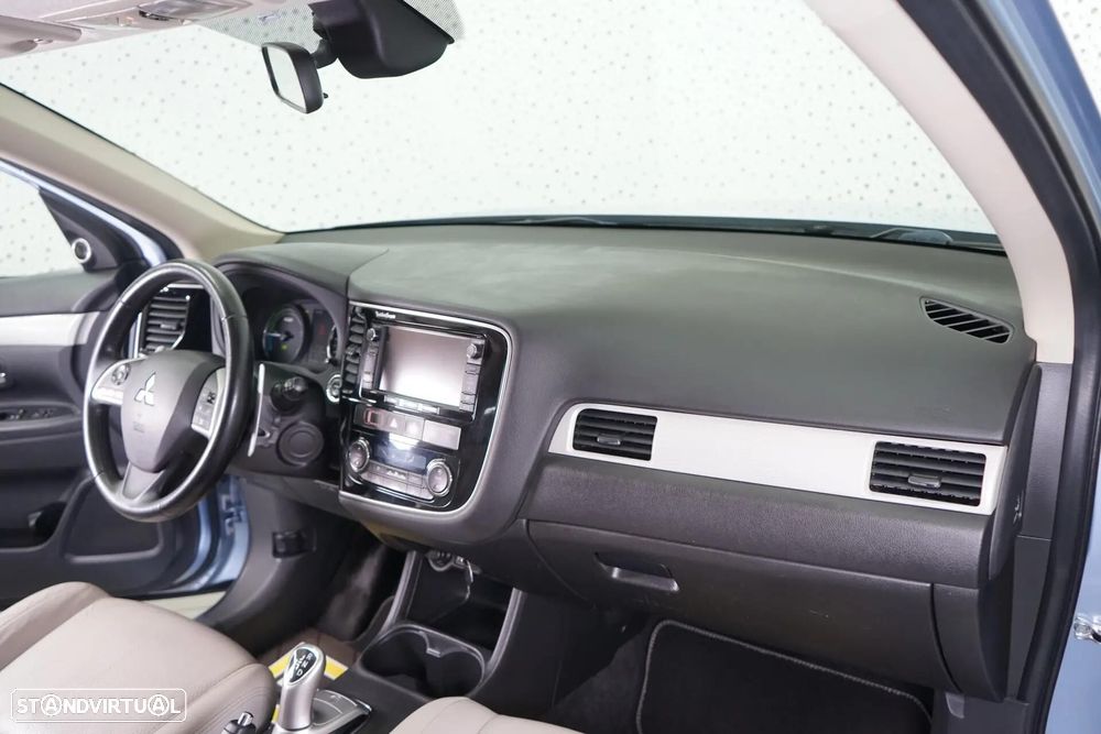 Mitsubishi Outlander 2.0 4WD - 19