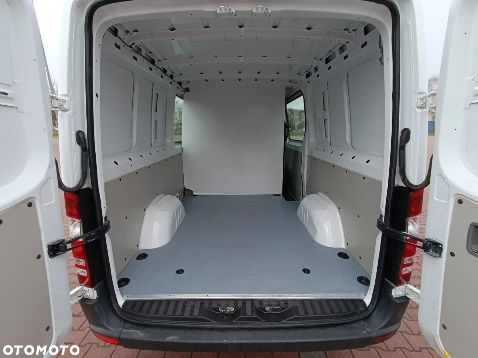 Mercedes-Benz Sprinter - 17