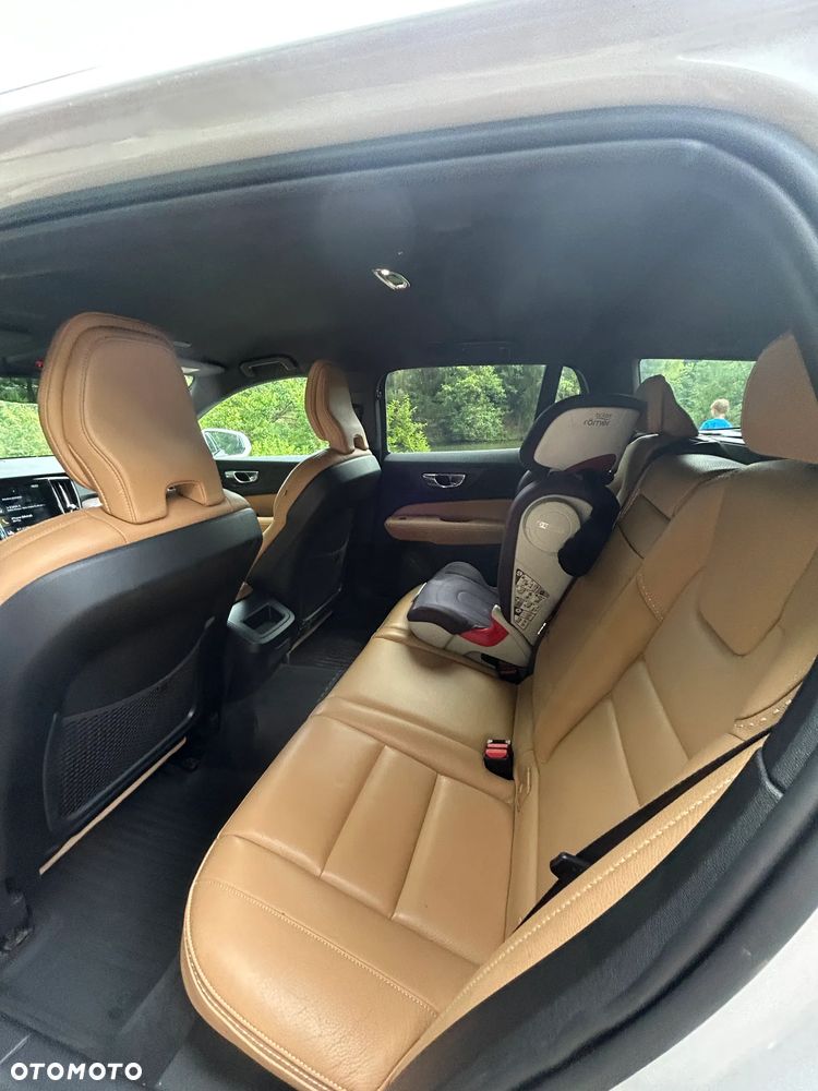 Volvo V60 D4 AWD Momentum Pro - 19