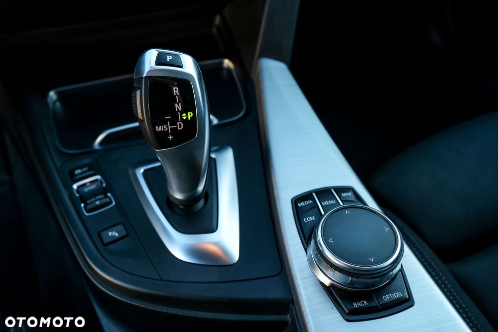 BMW Seria 3 320d Sport Line Shadow - 28