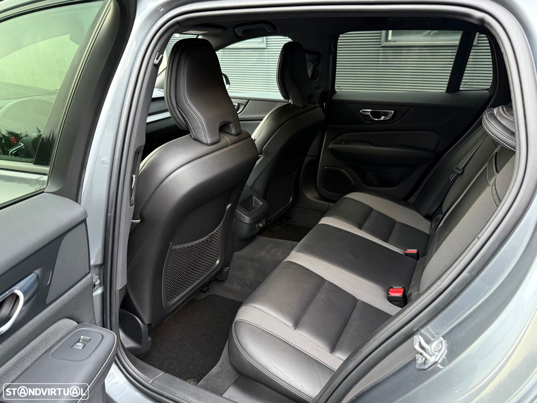 Volvo V60 2.0 D4 R-Design Geartronic - 21