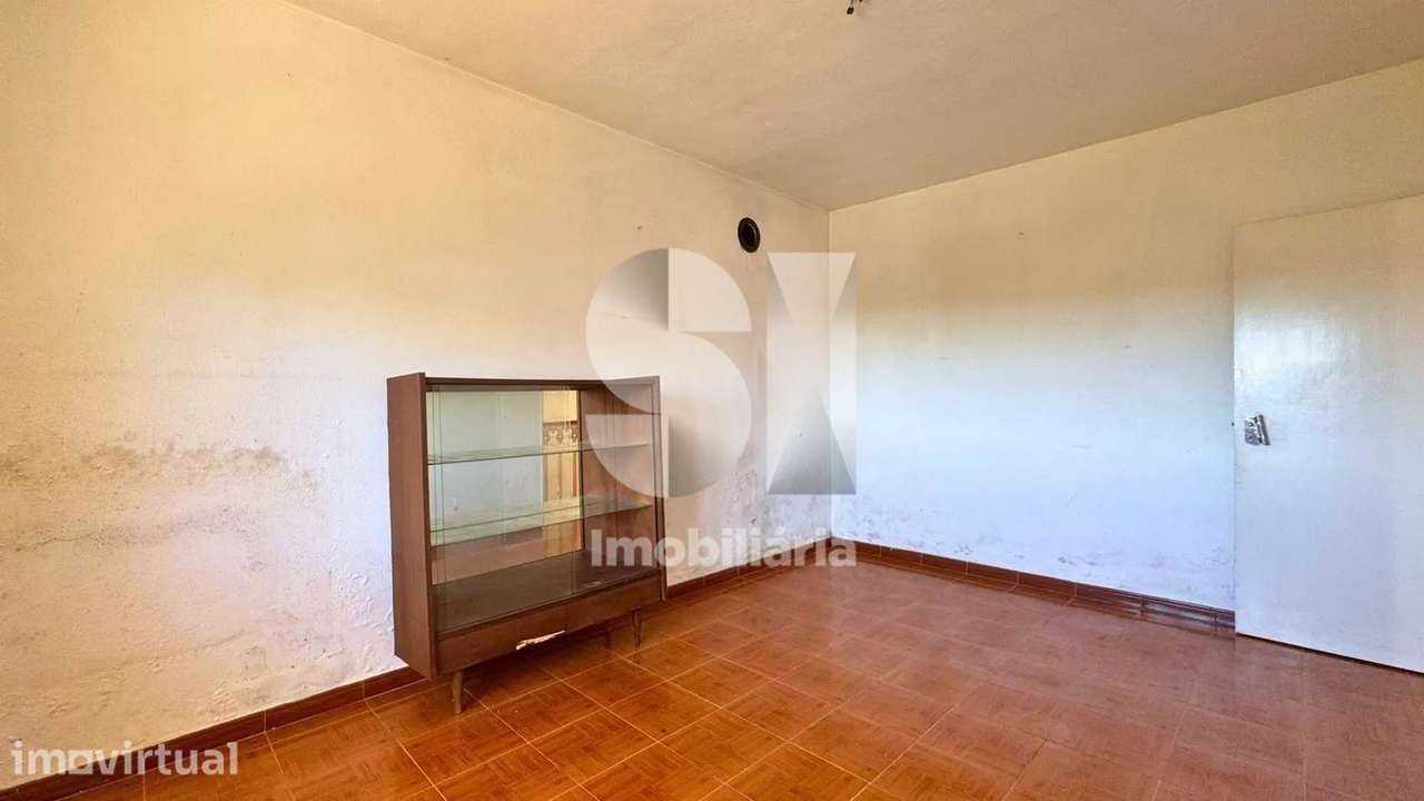 Moradia T3 com terreno de 1.112 m² e anexos - Grande imagem: 5/39