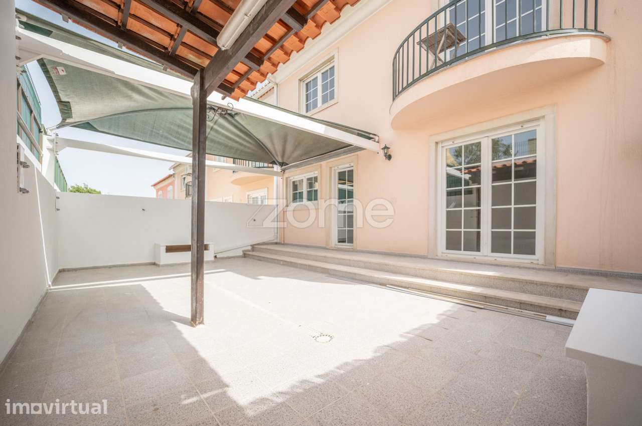 Moradia T4 com Terraço e Garagem em Albarraque - Grande imagem: 2/40