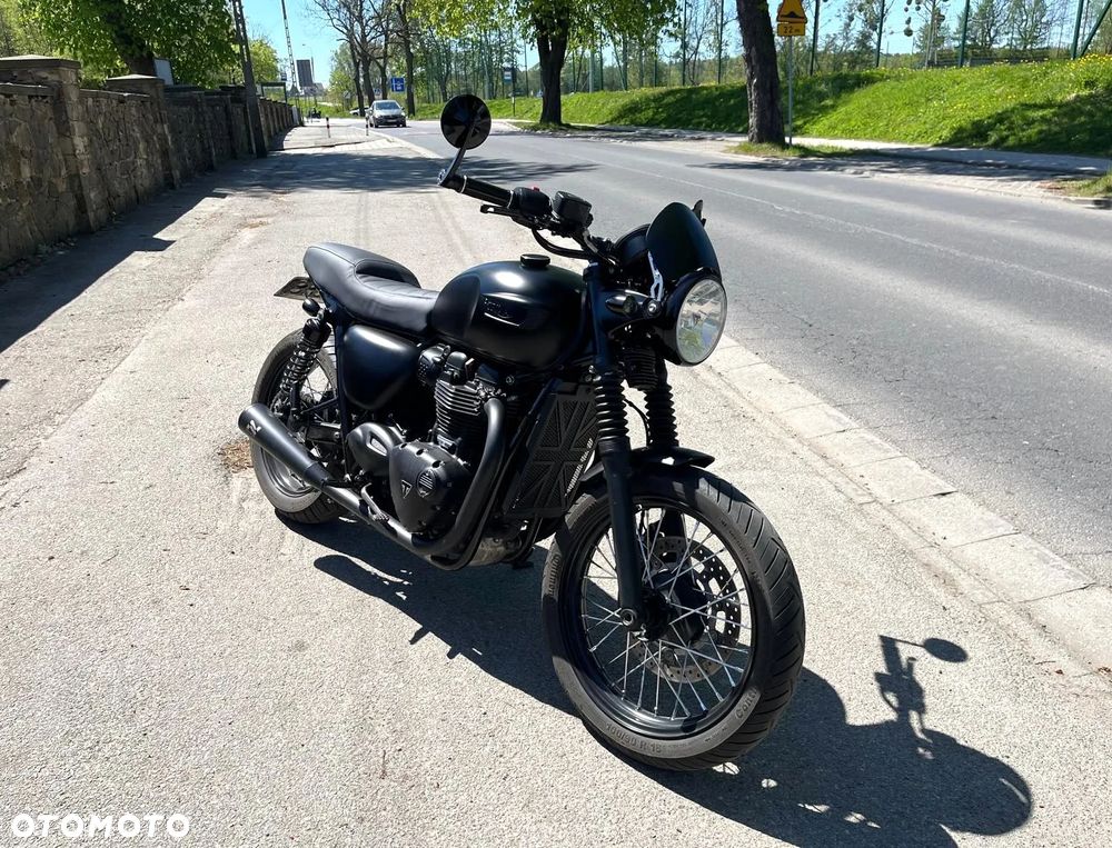 Triumph Bonneville - 4