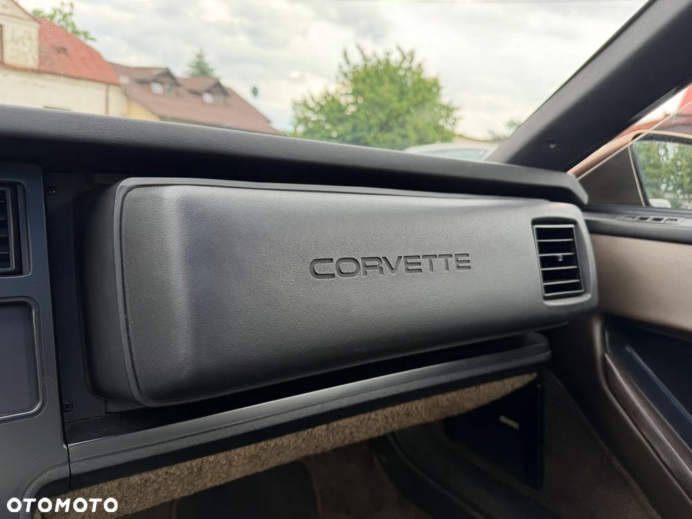 Chevrolet Corvette - 23