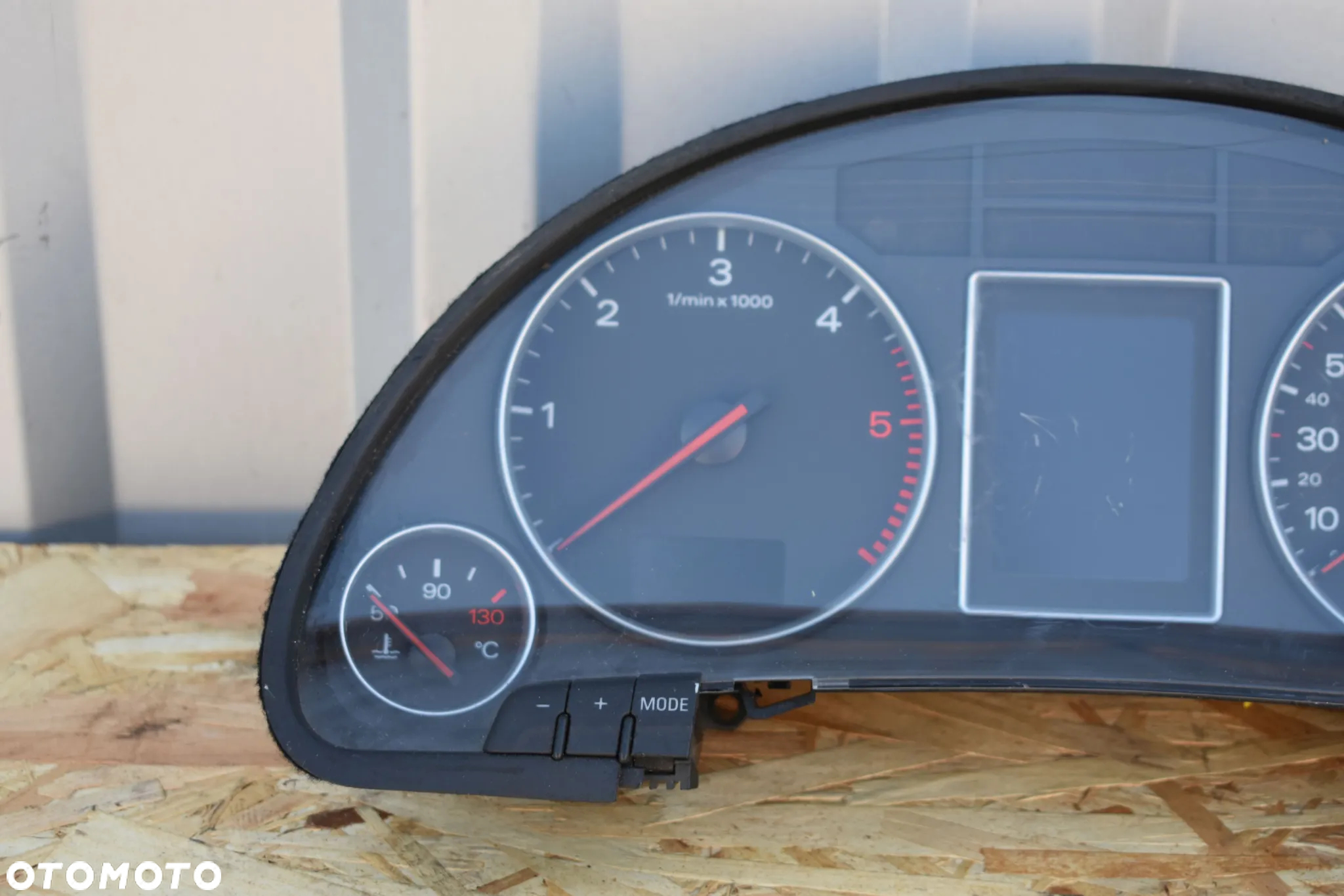 LICZNIK ZEGARY AUDI A4 B6 1.9TDI 8E0920930R - 3