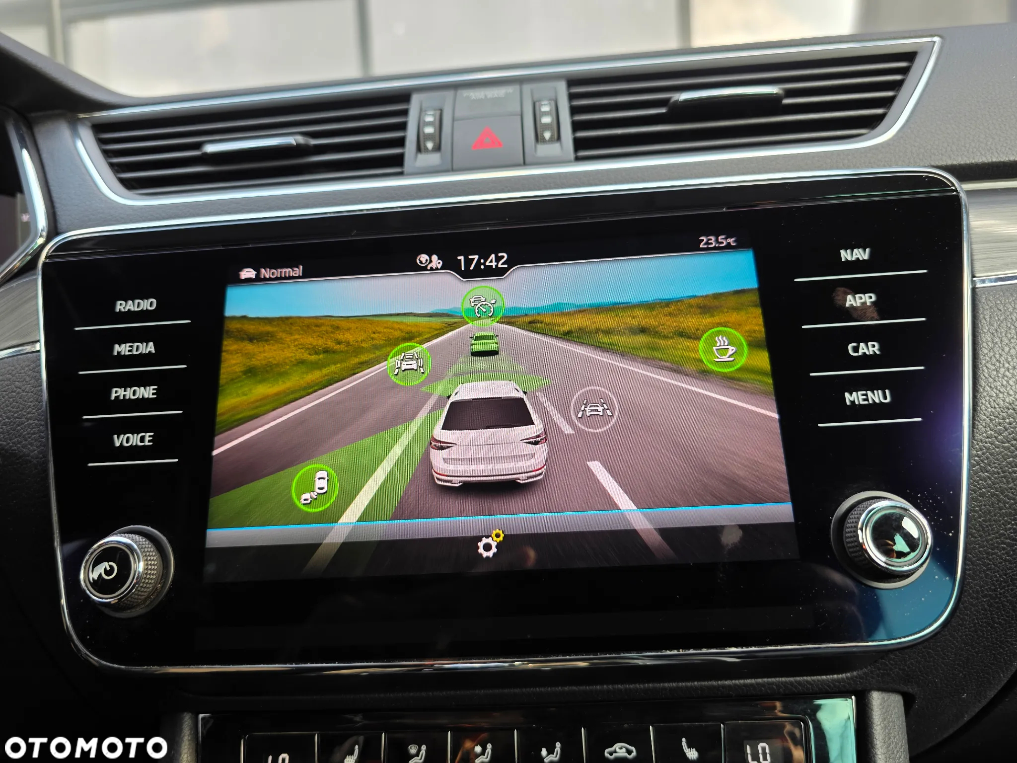 Skoda Superb 2.0 TDI SCR 4x4 Scout DSG - 22