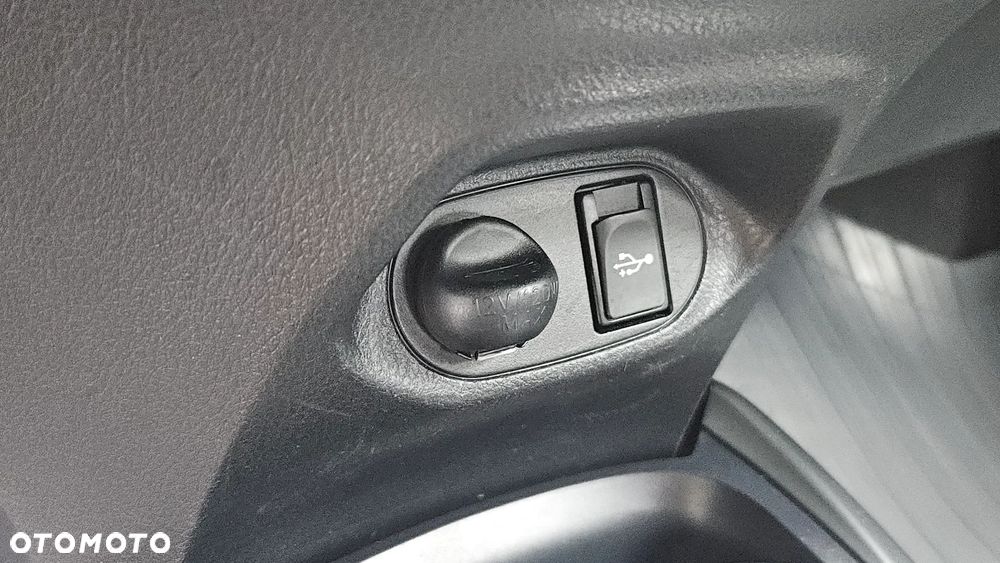 Toyota Yaris Hybrid 100 Dynamic - 20
