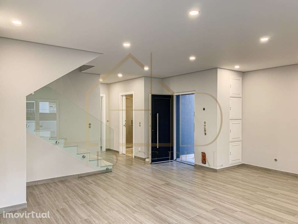 FANTÁSTICA Moradia T4 com Piscina. Redondos. Fernão Ferro - Grande imagem: 5/22