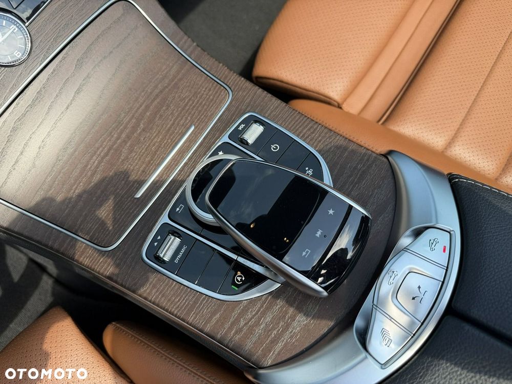 Mercedes-Benz Klasa C 300 9G-TRONIC AMG Line - 24