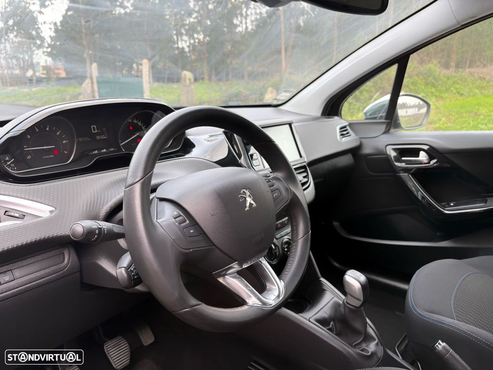Peugeot 208 1.2 PureTech Signature - 18