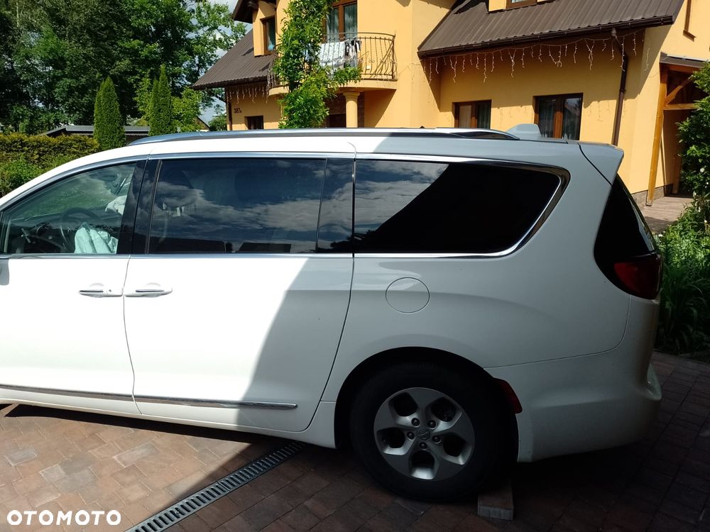 Chrysler Pacifica - 3