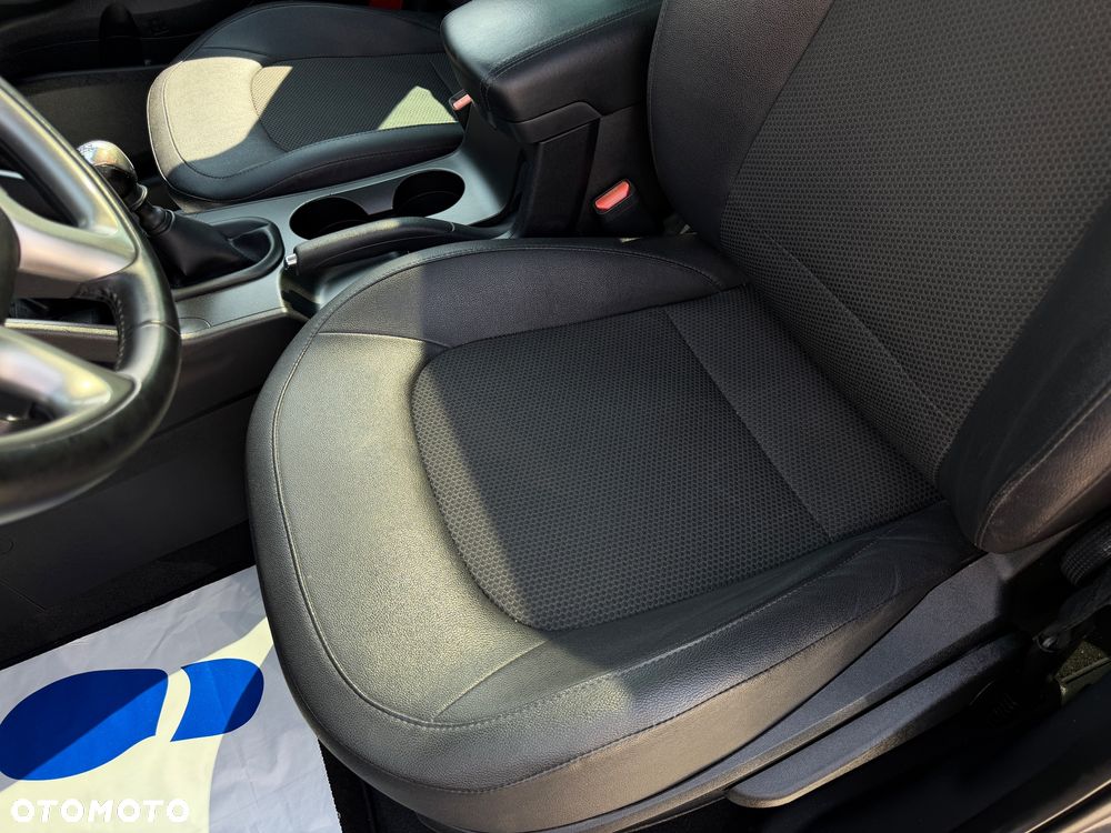 Hyundai ix35 1.6 2WD Fifa World Cup Edition - 14