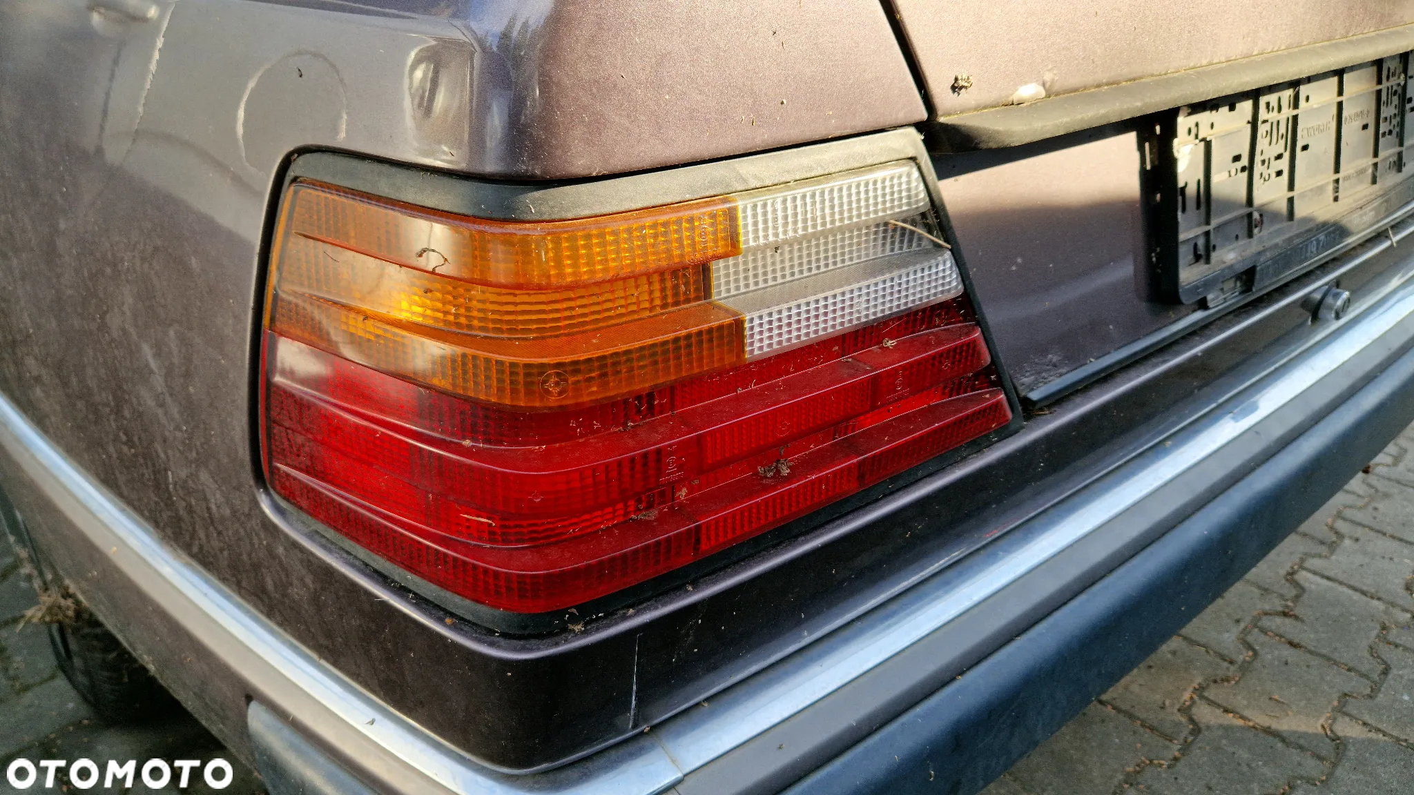 LAMPY TYLNE MERCEDES W124 - 2