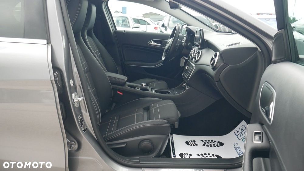 Mercedes-Benz GLA - 14
