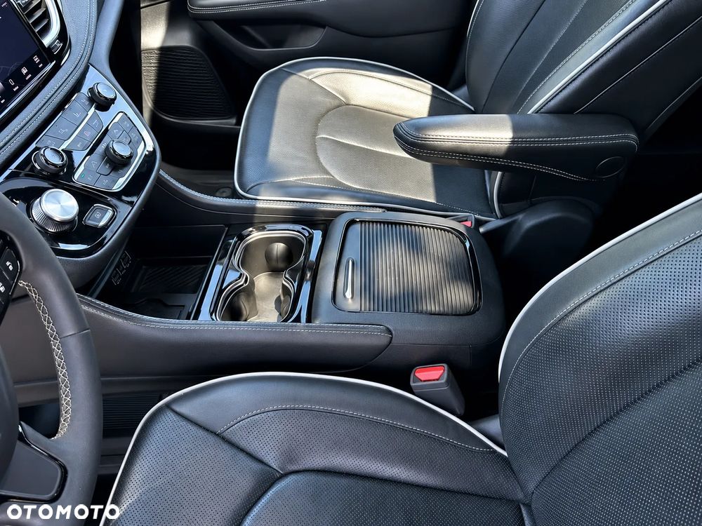 Chrysler Pacifica - 18