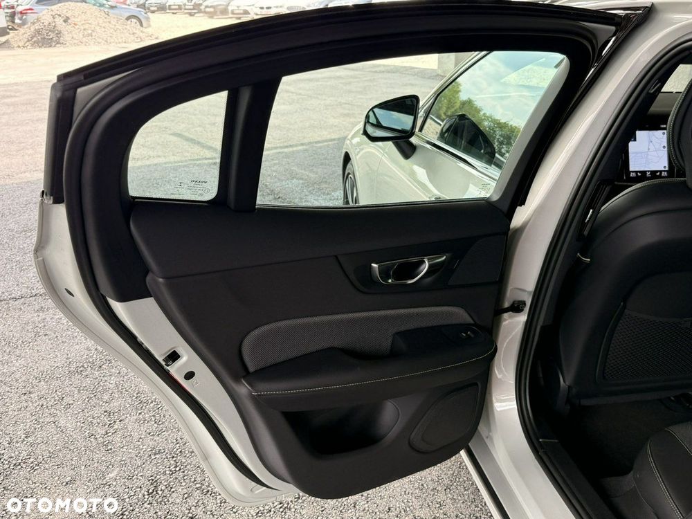 Volvo S60 B4 B R-Design - 15