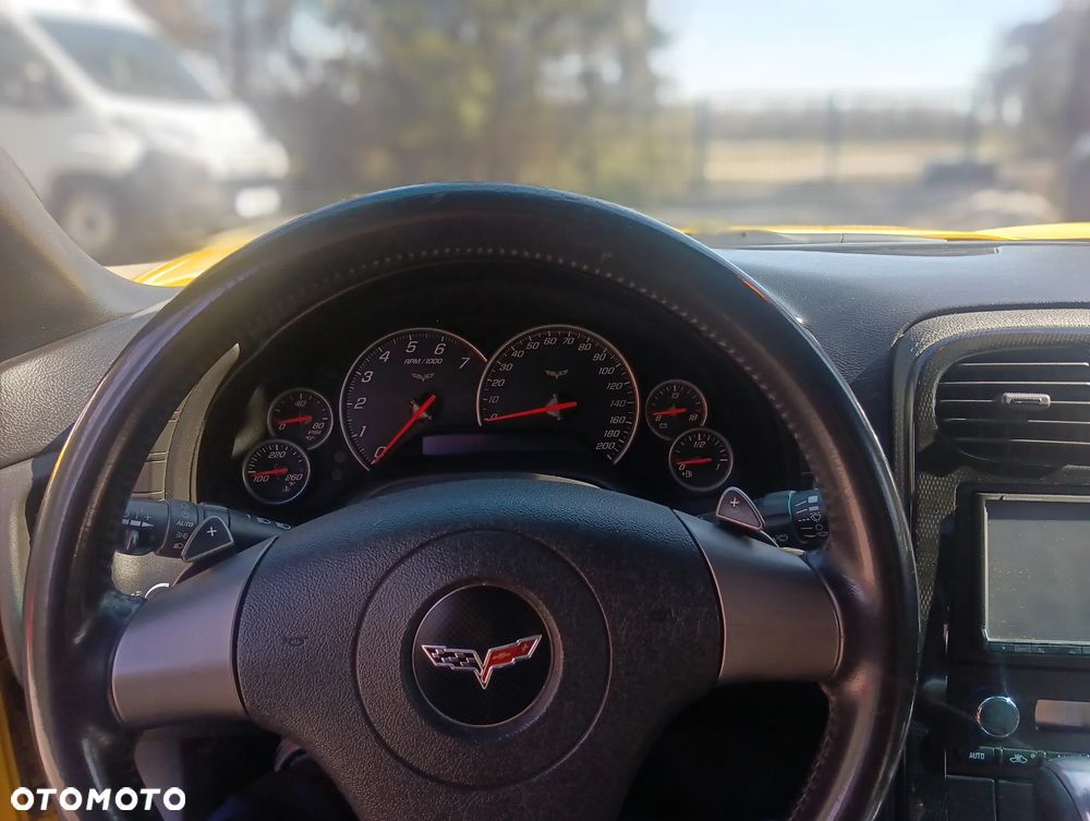 Chevrolet Corvette - 12