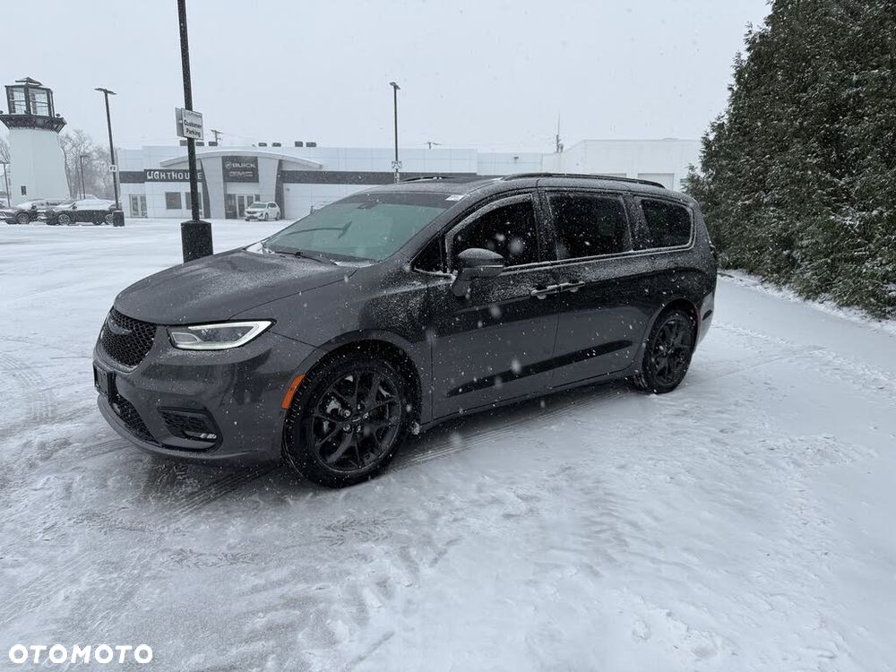 Chrysler Pacifica - 1