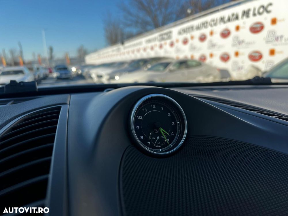 Porsche Cayenne - 21