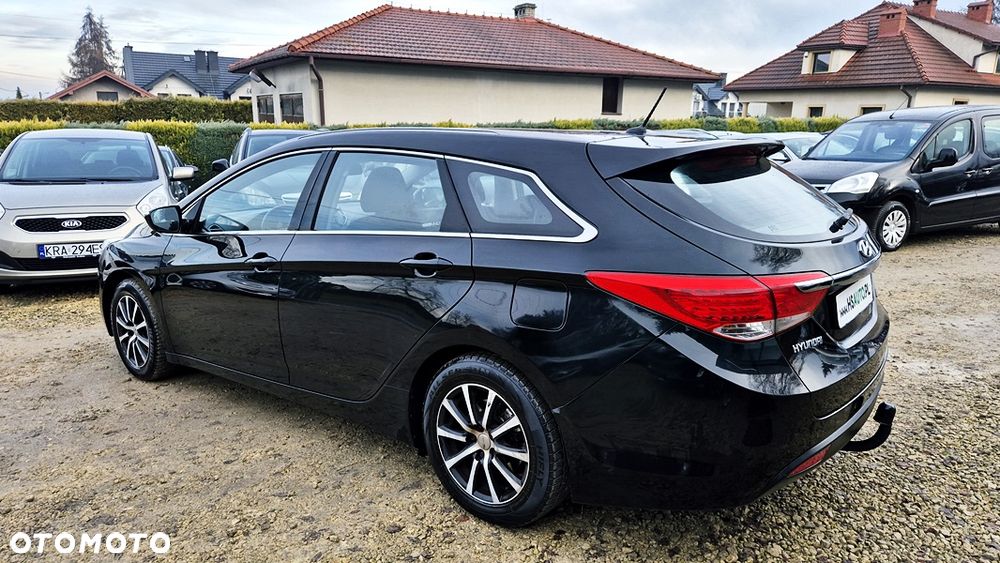 Hyundai i40 Kombi blue 1.6 Family+ - 21