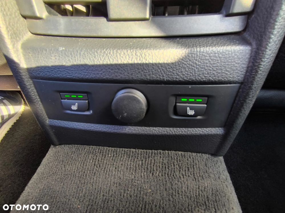 BMW Seria 3 335i xDrive Edition Sport - 32