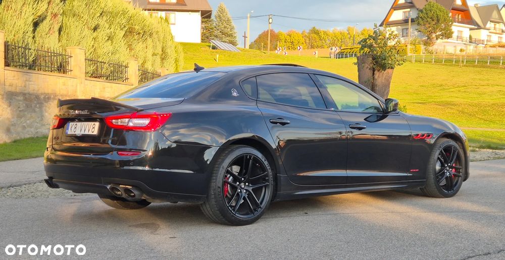 Maserati Quattroporte - 10