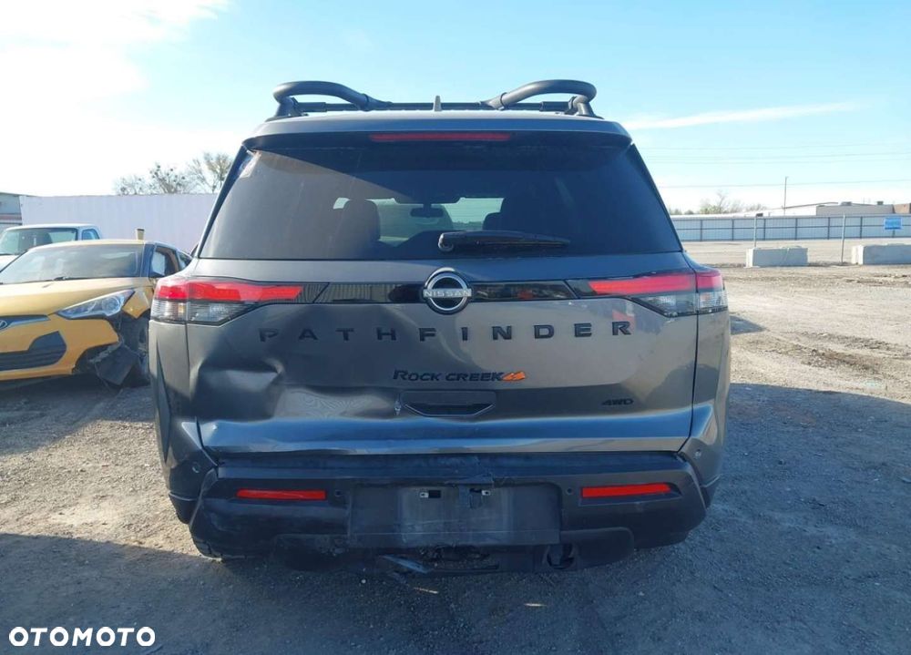 Nissan Pathfinder - 5