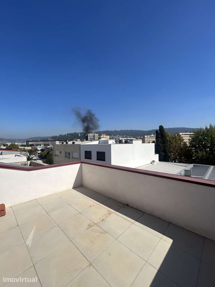 VENDE-SE T2 com TERRAÇO,NOVO, COM COZINHA EQUIPADA, NO CENTRO DE BRAGA - Grande imagem: 3/17