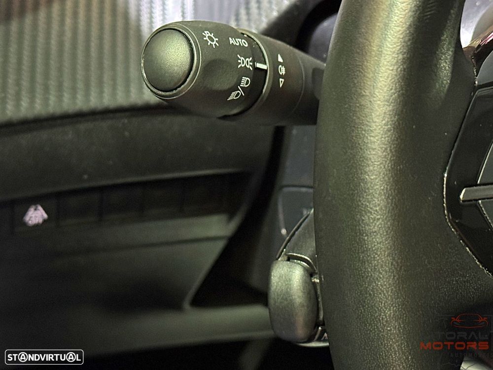 Peugeot 2008 1.2 PureTech Allure EAT8 - 23