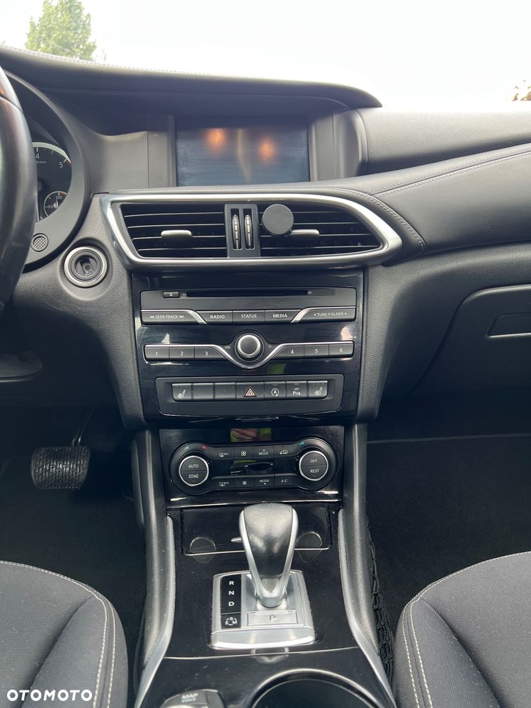 Infiniti Q30 - 12