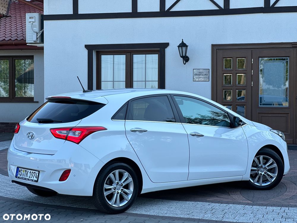 Hyundai i30 1.6 CRDi Fifa World Cup Edition - 18
