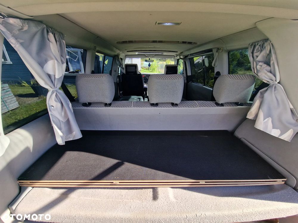 Volkswagen Caravelle GL - 34