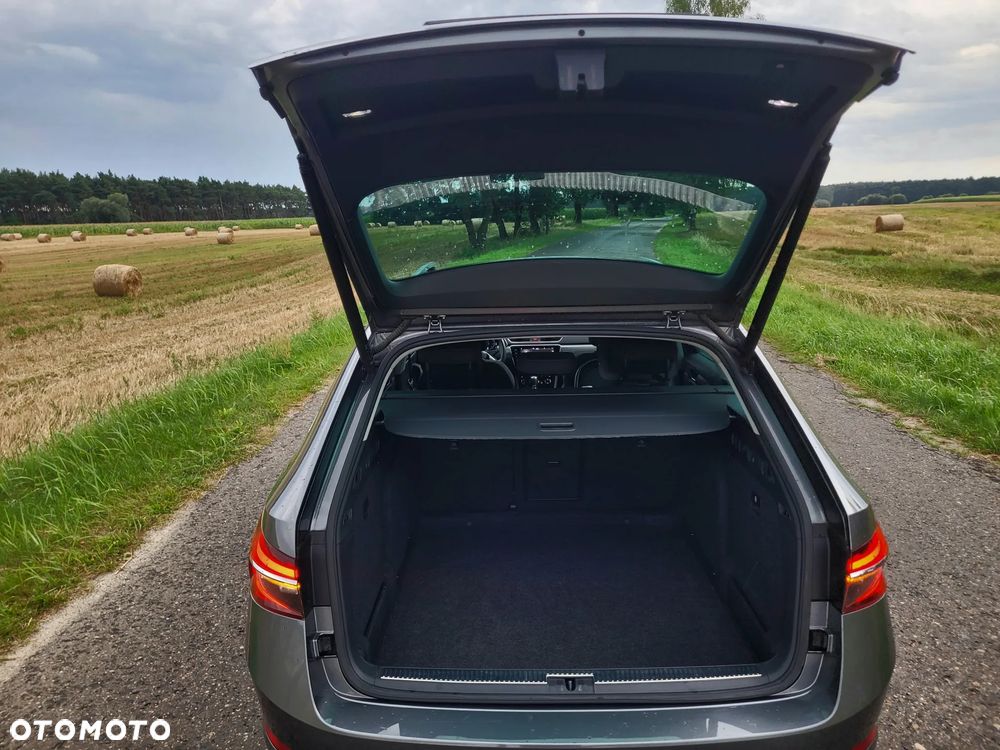 Skoda Superb 2.0 TDI SCR Style DSG - 6