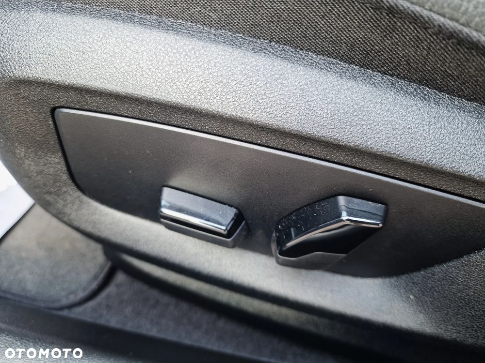 BMW Seria 5 518d - 33