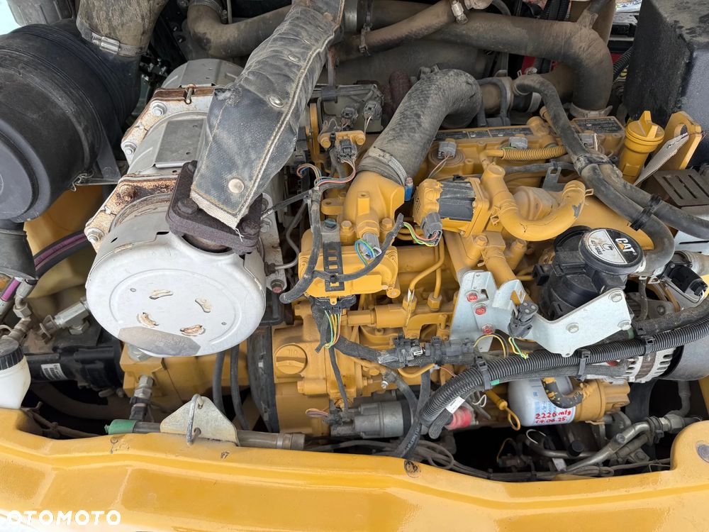 Caterpillar 906M - 6