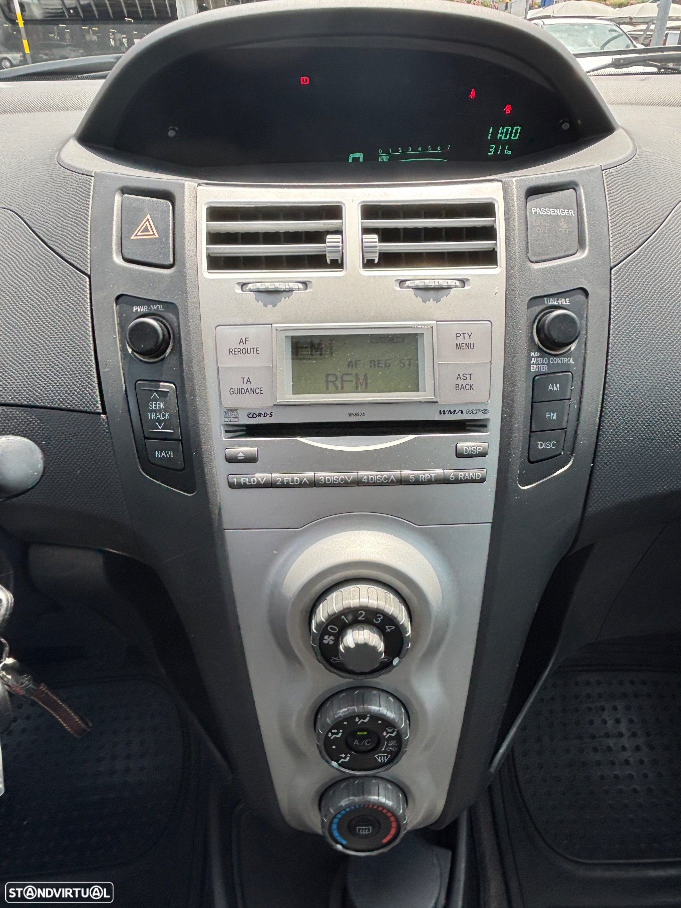 Toyota Yaris 1.0 VVT-i AC Manual - 8