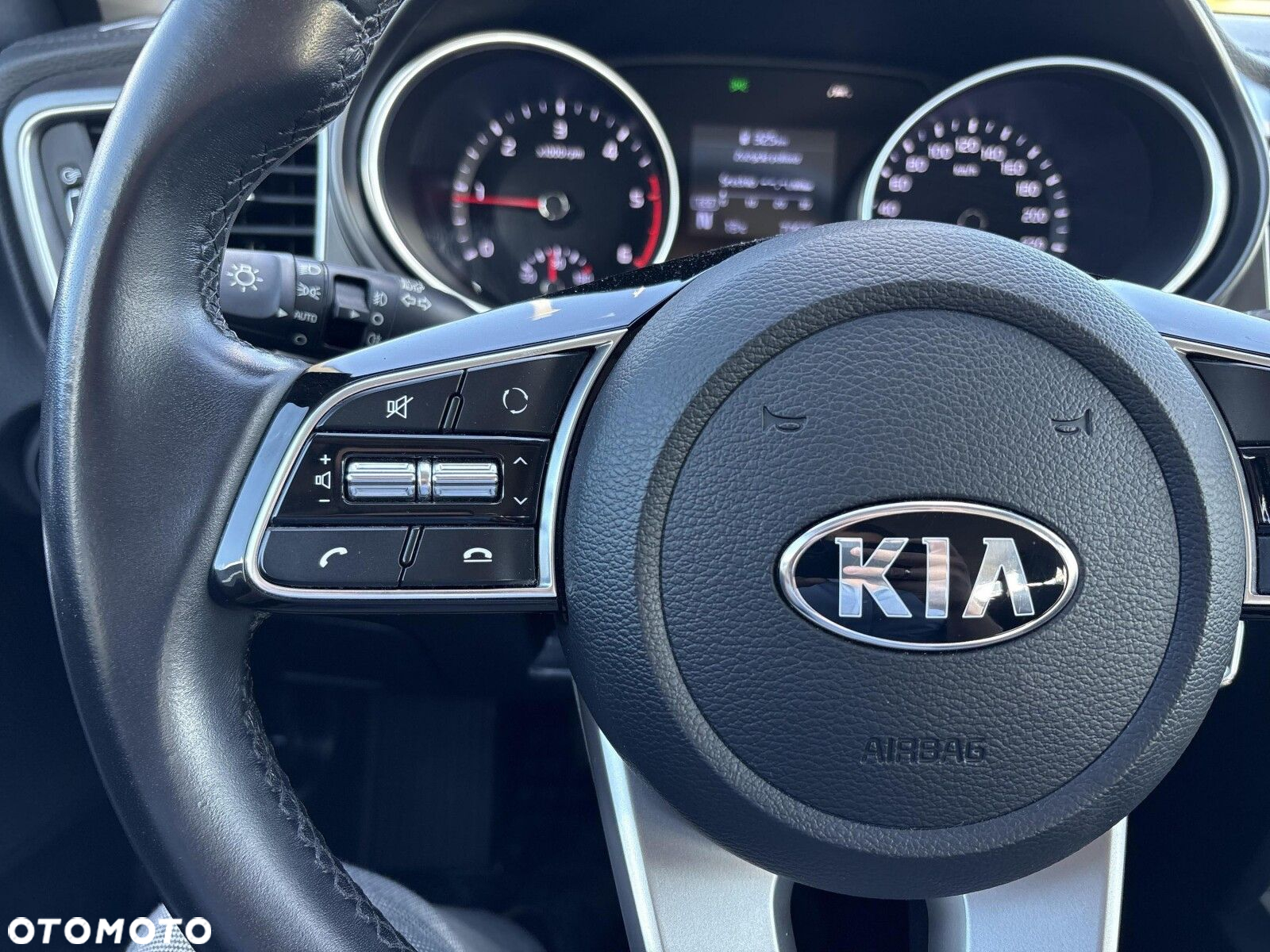 Kia Ceed - 16